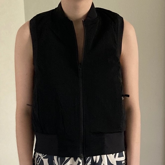 Lululemon Vest - size 2 - Picture 1 of 4
